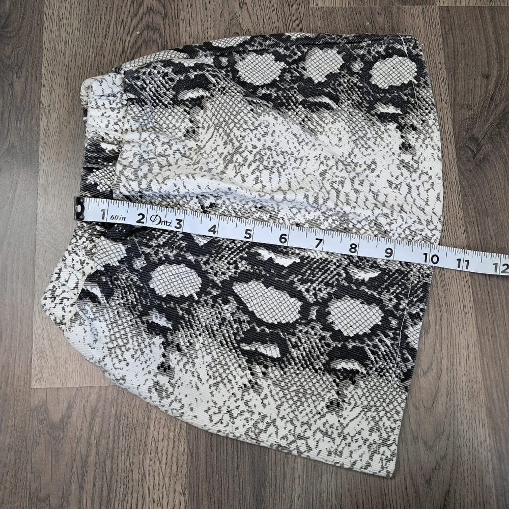 Black And White Kids Snake Print Skirt Size 3-4 Based On Measurements - Picture 7 of 7